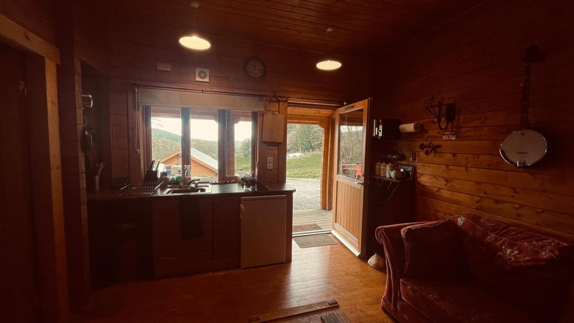 Blossom Cabin - Little Log Cabin In Wales 纽敦 外观 照片