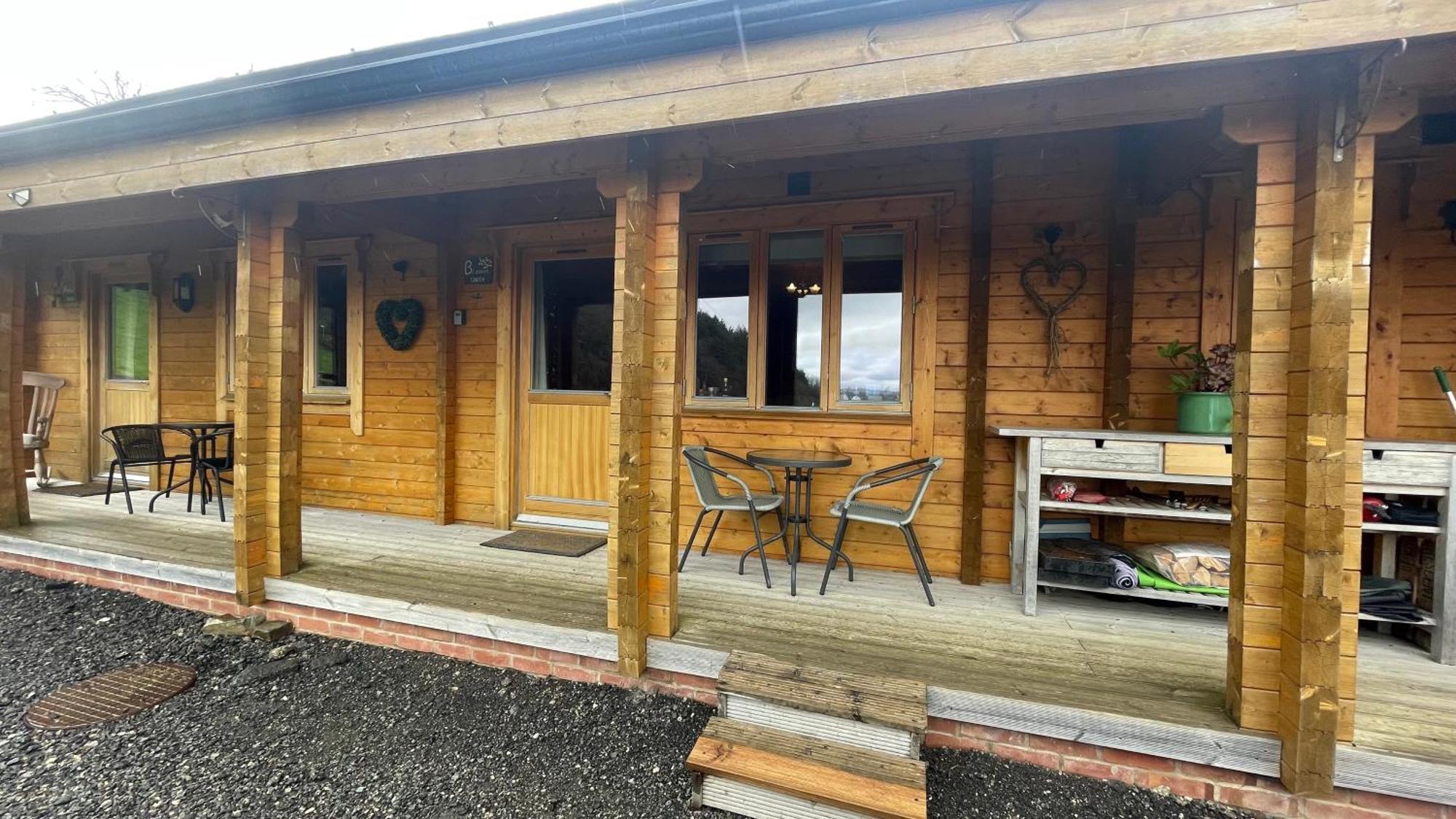 Blossom Cabin - Little Log Cabin In Wales 纽敦 外观 照片